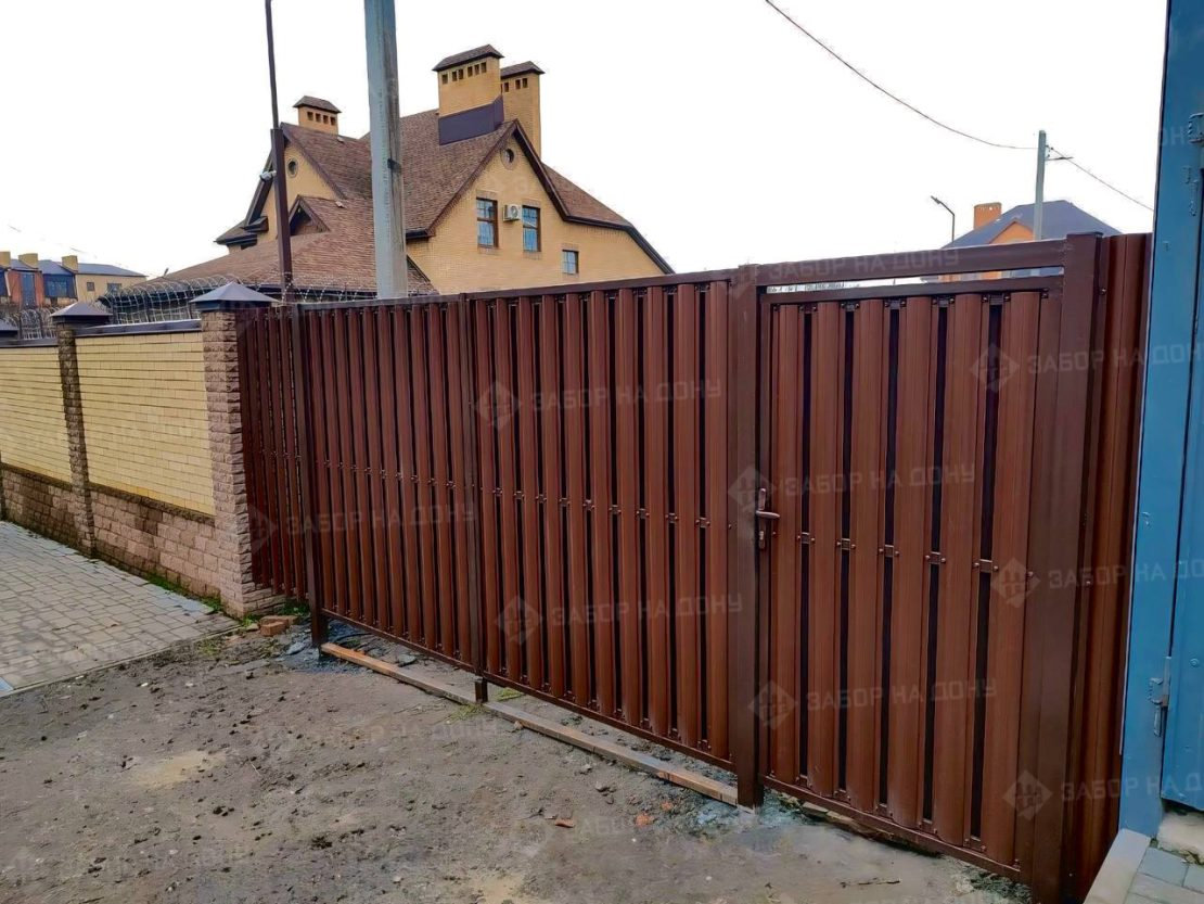 Ворота с калиткой для частного дома и дачи  в Миллерово